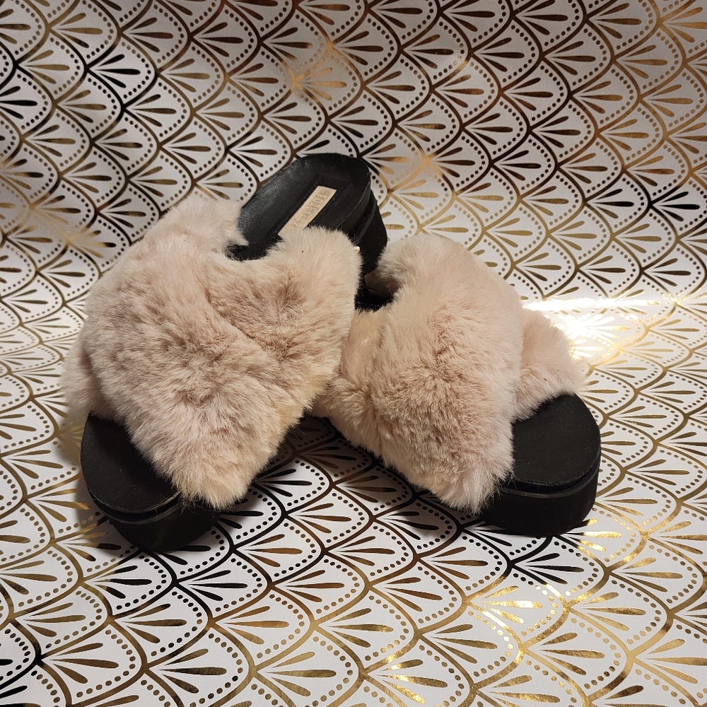 Forever 21 Fuzzy Pink Slides